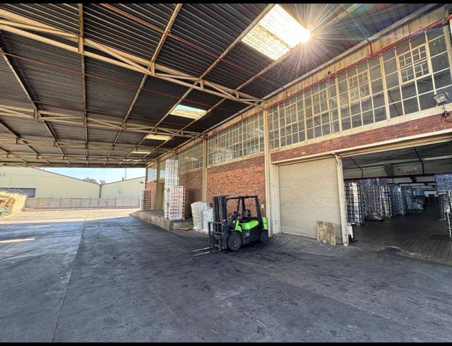 3,650M² WAREHOUSE TO LET IN LONGDALE
